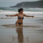 Default GloRilla dancing in the beach water